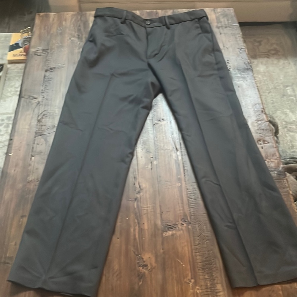 34x30 men’s classic fit slacks